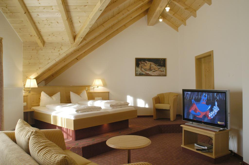 Metzgerei Gasthof Oberhauser - Hotel Zur Post Egling Εξωτερικό φωτογραφία